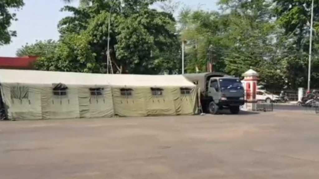 TNI-Polri Gelar Patroli Gabungan Pasca Penyerangan Mapolsek Ciracas