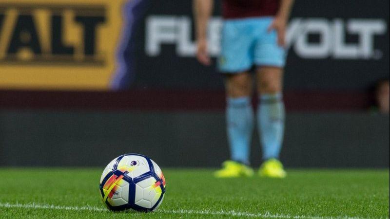 Gara-gara Cium Bola, Pemain Ini Didenda 1.200 Dollar