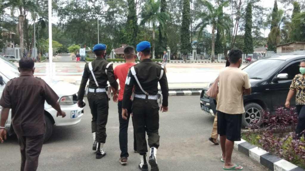 Oknum TNI Todongkan Pistol ke Petugas Satgas COVID-19