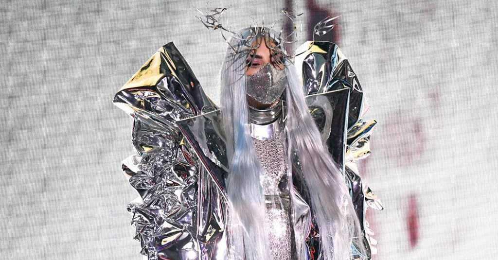 Pakai Masker Buatan Indonesia di 'MTV VMAs 2020' Lady Gaga Curi Perhatian