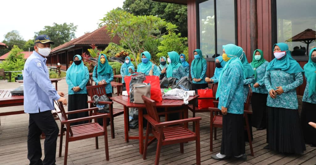 Menteri Edhy Dengarkan Curhat Para Istri Nelayan di Maratua