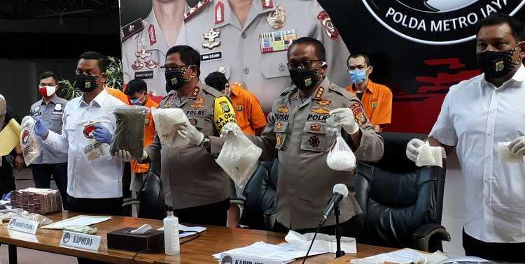 Cukong Tembakau Gorila Ditangkap Usai Ambil Paket Hong Kong di Kantor Pos