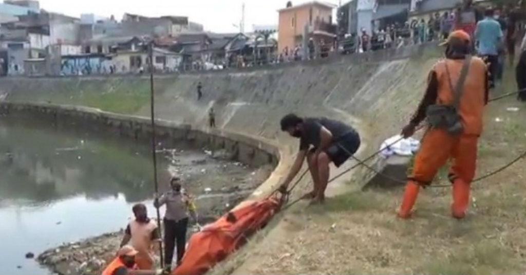 Jenazah dengan Tangan Terikat Ditemukan Mengambang di Kali Ciliwung