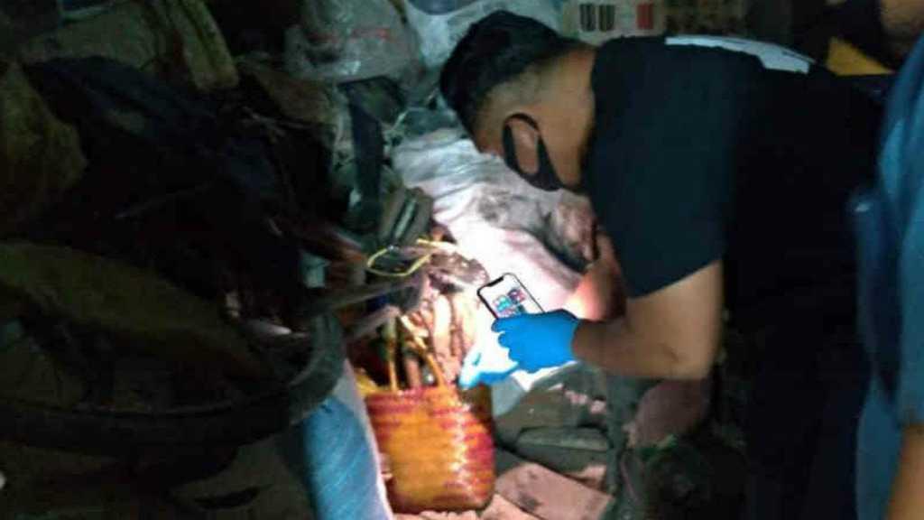 Cium Bau Menyengat dari Rumah MA, Warga Lihat Kaki Kanan Ketika Menggali