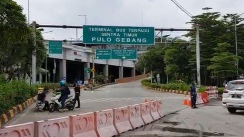 Jelang PSBB Total, Penumpang Terminal Pulogebang Stabil