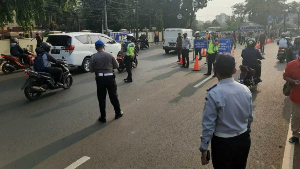 Polda Metro, Dishub DKI dan Satpol PP Gelar Operasi Yustisi di Pasar Jumat