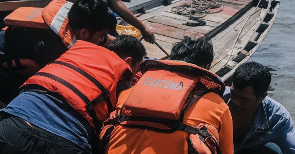 Satgas Kapal Patroli Bea Cukai 20009 Selamatkan Kapal Nelayan