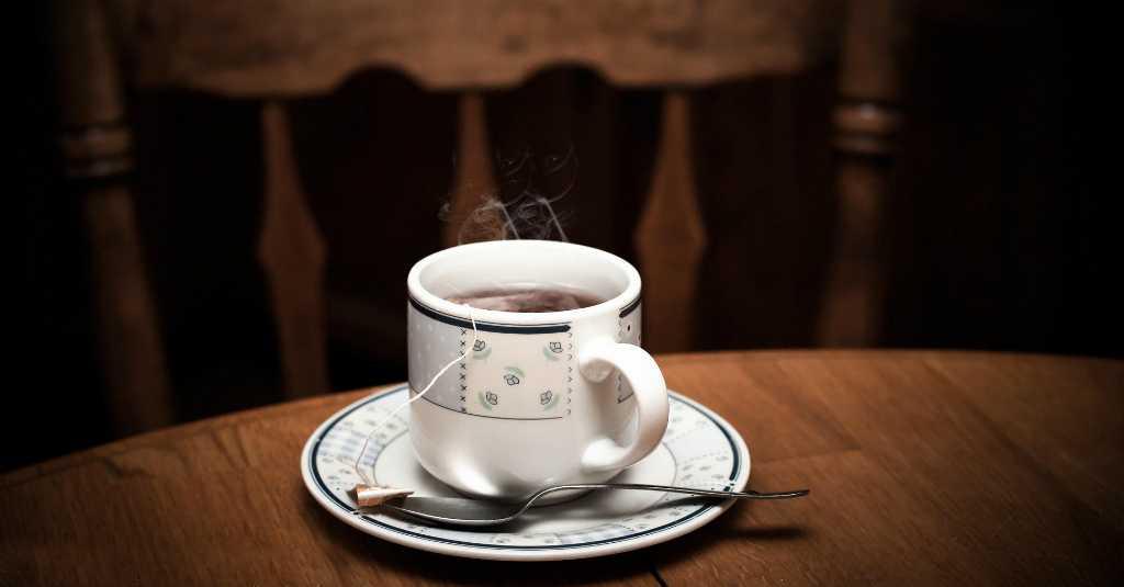 Benarkah Minum Teh Tawar Hangat Bisa Turunkan Kolesterol?