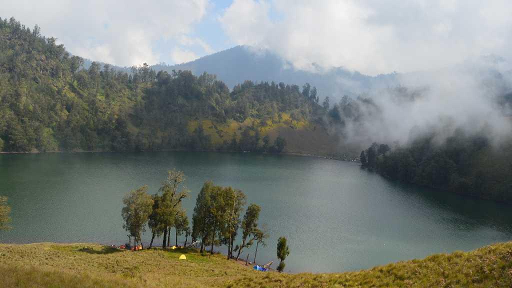 Gunung Semeru Dibuka 1 Oktober, Hanya Bolehkan 120 Pendaki per Hari