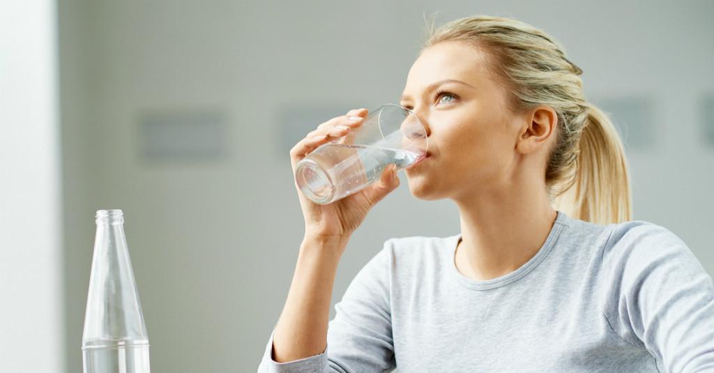 Ini Efek Minum Air Putih Saat Perut Kosong di Pagi Hari. Salah Satunya Bikin Langsing!