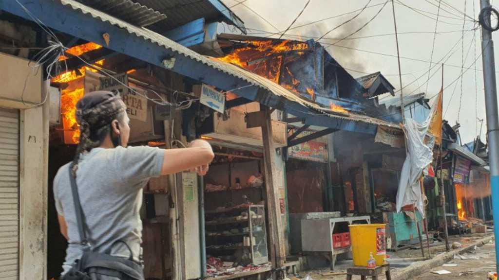 Pasar Cempaka Putih Kebakaran, Damkar Sempat Alami Kesulitan Air