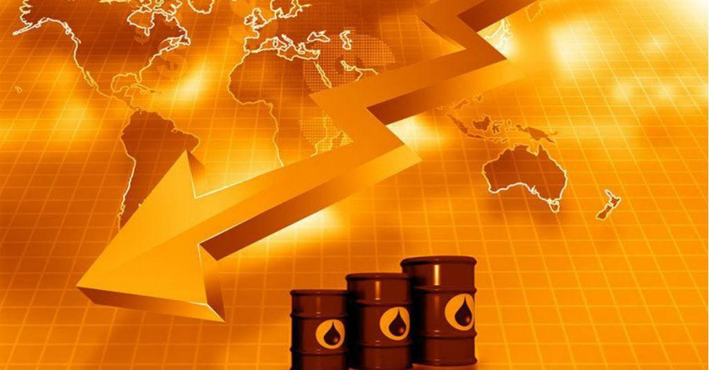 Kasus COVID-19 Melonjak Secara Global, Minyak Turun Tipis