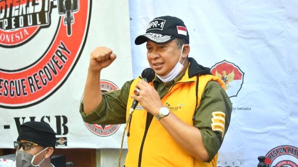 Bamsoet Berikan Bantuan Kepada Korban Banjir Bandang Sukabumi