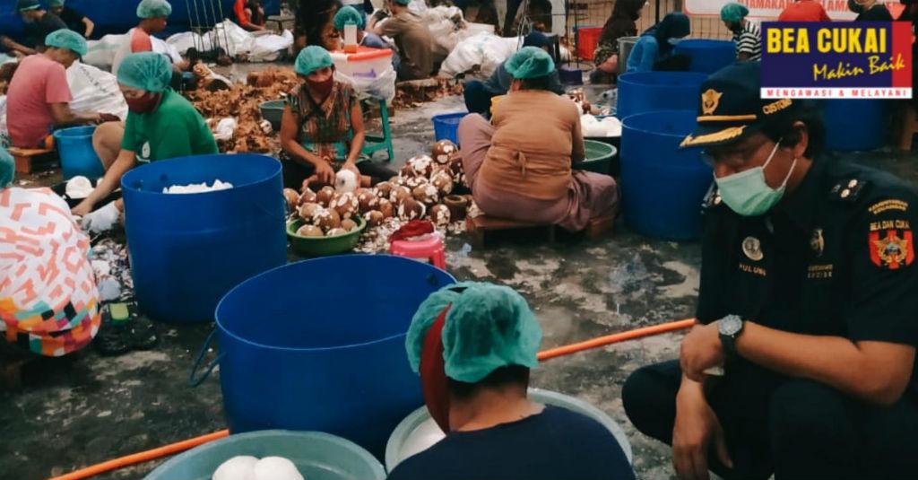 Bea Cukai Makassar Fasilitasi Ekspor Perdana Daging Kelapa