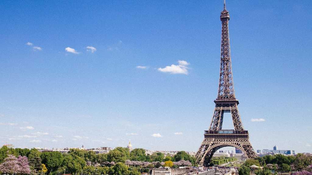 Suara Ledakan Keras Kagetkan Paris