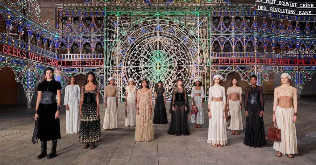 Dior Manfaatkan TikTok untuk Peragaan Busana Internasional