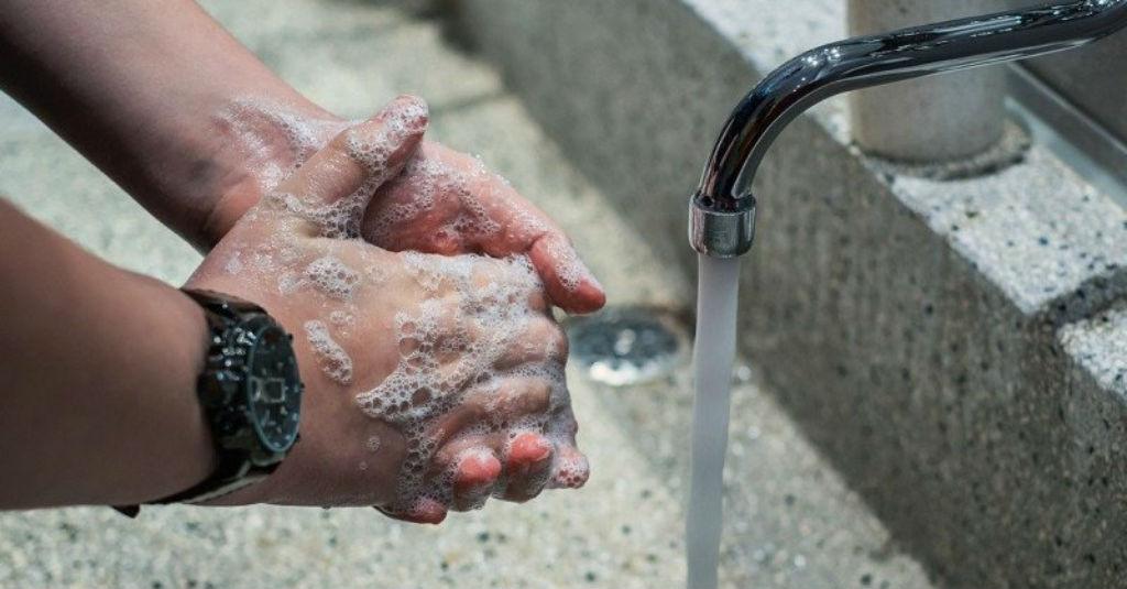 Begini Saran Dokter untuk Mengerem Laju COVID-19