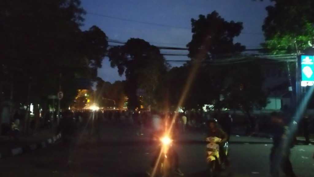 Demo Tolak UU Ciptaker Depan DPRD Jabar Ricuh, Gas Air Mata Ditembakkan