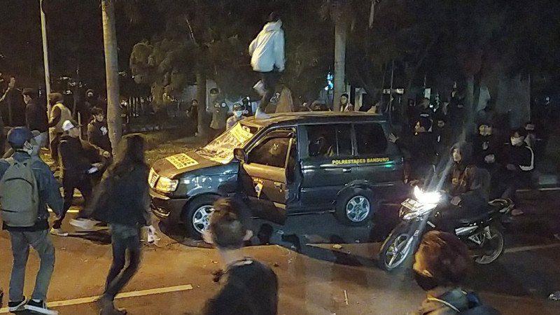 Polda Jabar Selidiki Kasus Perusakan Mobil Polisi Saat Demo UU Ciptaker