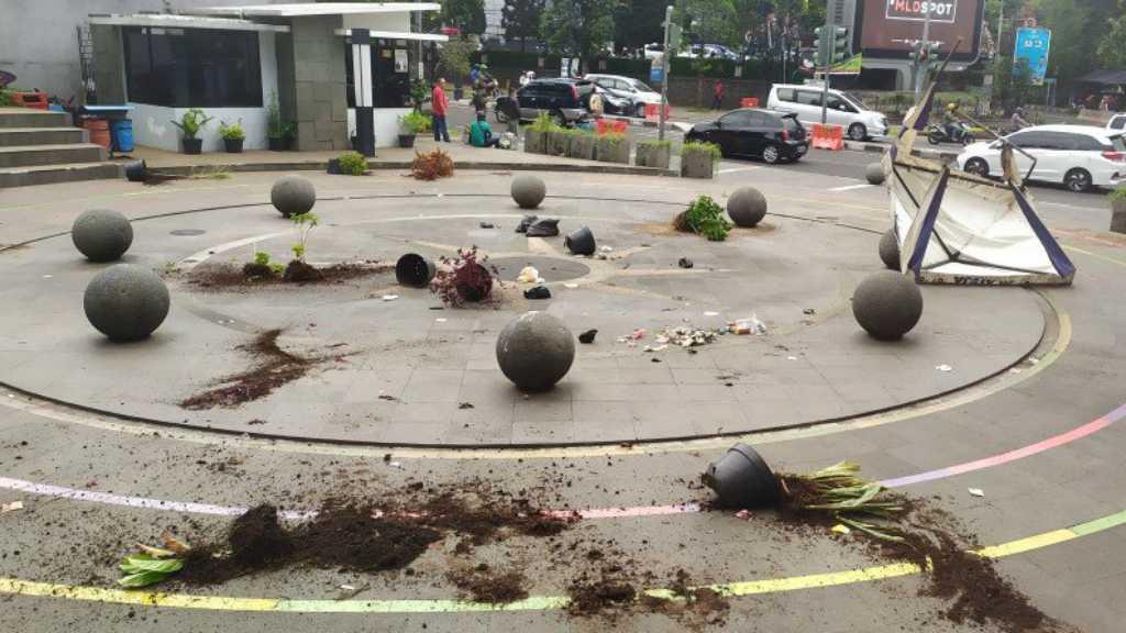 Sisa Demo Tolak UU Ciptaker di Bandung, Taman Cikapayang yang Tidak Berdosa