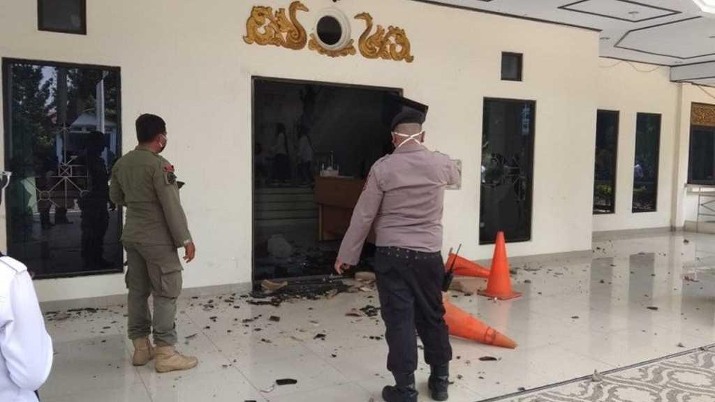 Gedung DPRD Kota Jambi Diserang, Beberapa Orang Pakai Baju Seragam Sekolah