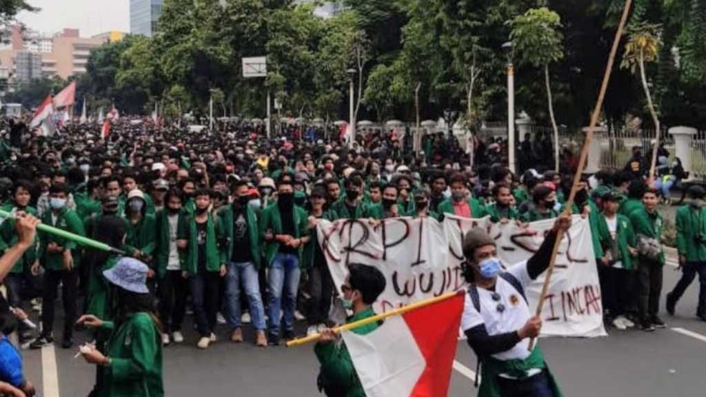 Jalan Salemba-Kramat Jakpus Ditutupi Aksi Long March Mahasiswa