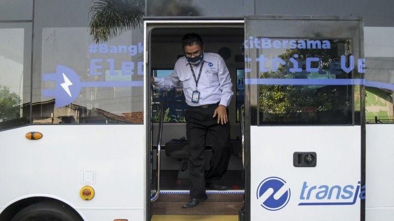 TransJakarta Stop Operasional Imbas Demo Tolak Omnibus Law Jakarta