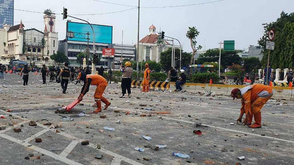 Secuil Cerita dari Demo Tolak UU Ciptaker di Ibu Kota, Sampahnya Bos!
