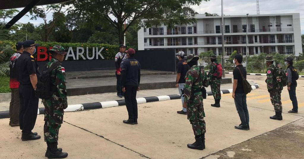Jaga Perbatasan Aruk, Bea Cukai Sintete Gandeng Satgas Pamtas Yonif 642