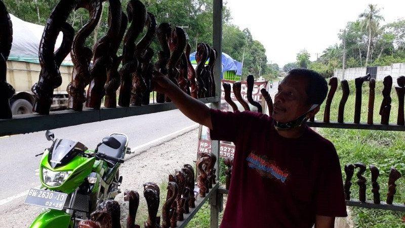 Kisah Perajin Ukir Lintas Jambi, Hadirkan 'Ular Kobra' Temani Pengemudi