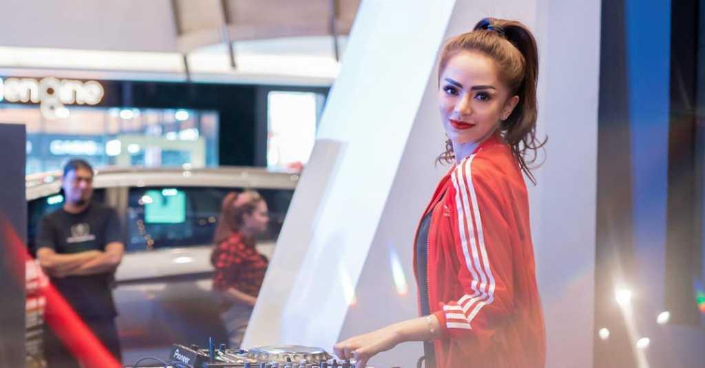 Gandeng NNTYSX dan Zhela, DJ Yasmin Rilis Single 'Love Like A Show'