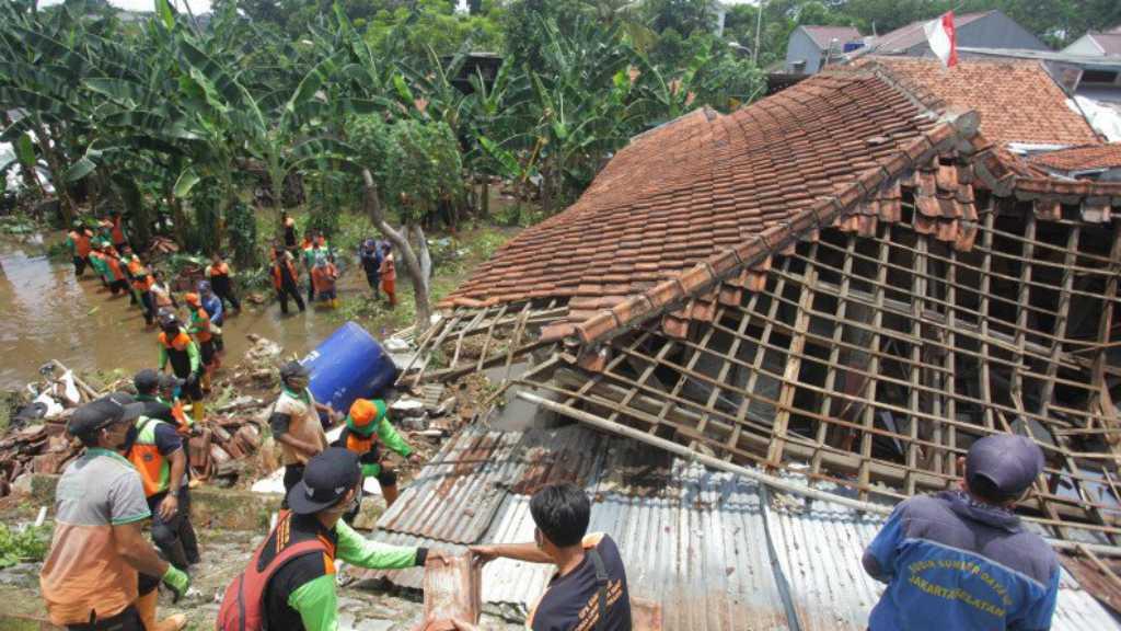 Bencana Alam Disebut Berdampak pada Kacaunya Prokes COVID-19