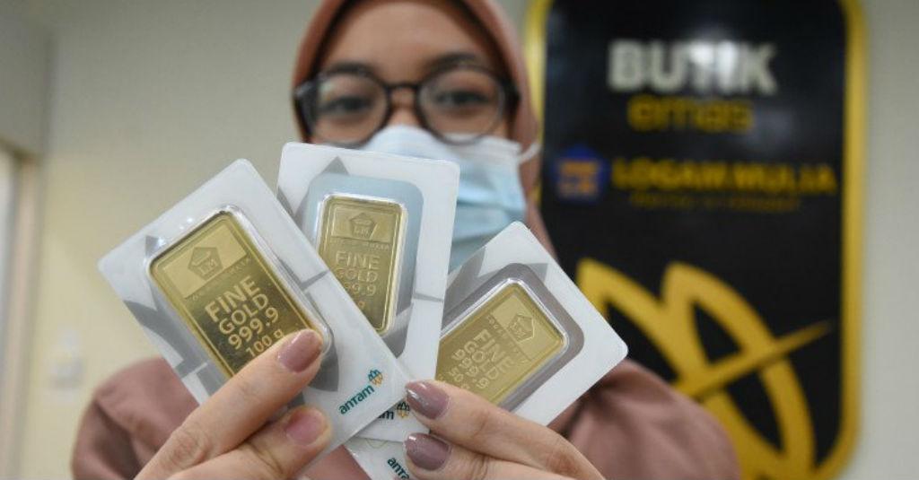 Harga Emas Antam Hari Ini Rp1.017.000 per Gram, Turun Rp2.000