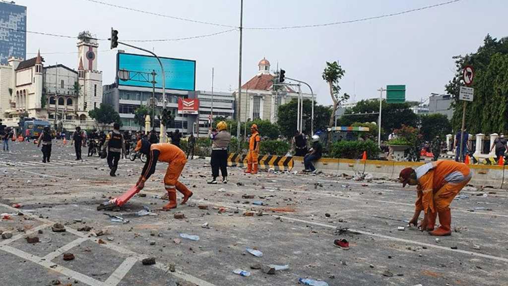 Sampah Sisa Aksi Demonstrasi PA 212 di Jakarta Mencapai 17,5 Ton
