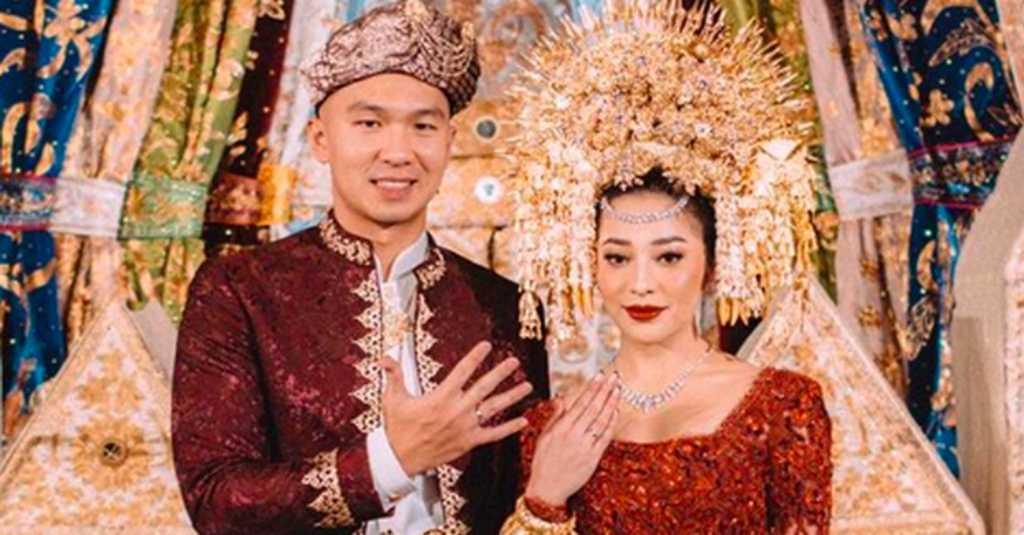 Momen Haru Hiasi Ijab-Qabul Pernikahan Nikita Willy dan Indra Priawan