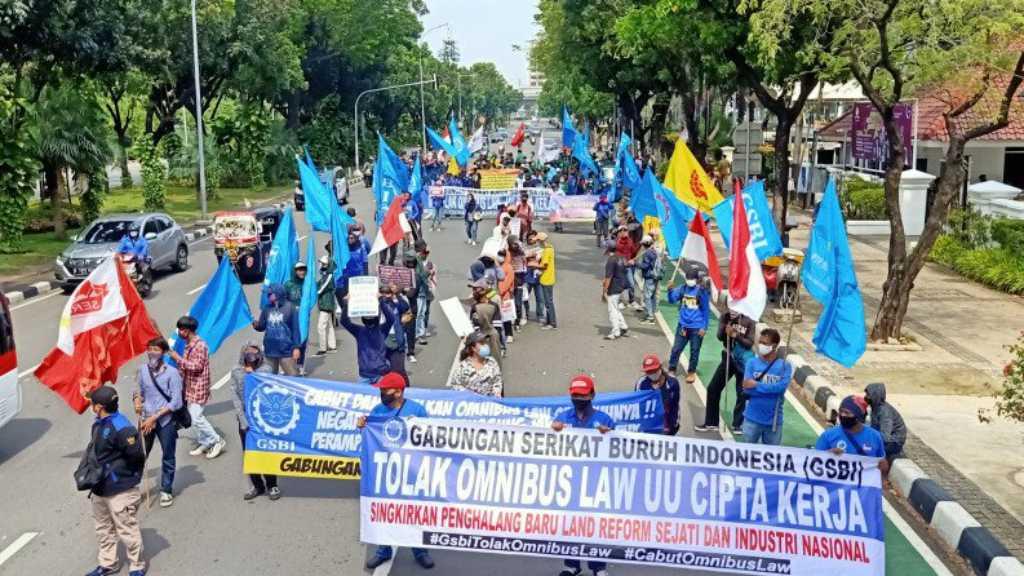 Aliansi GSBI Bentuk 'Formasi' dalam Demonstrasi Penolakan UU Ciptaker