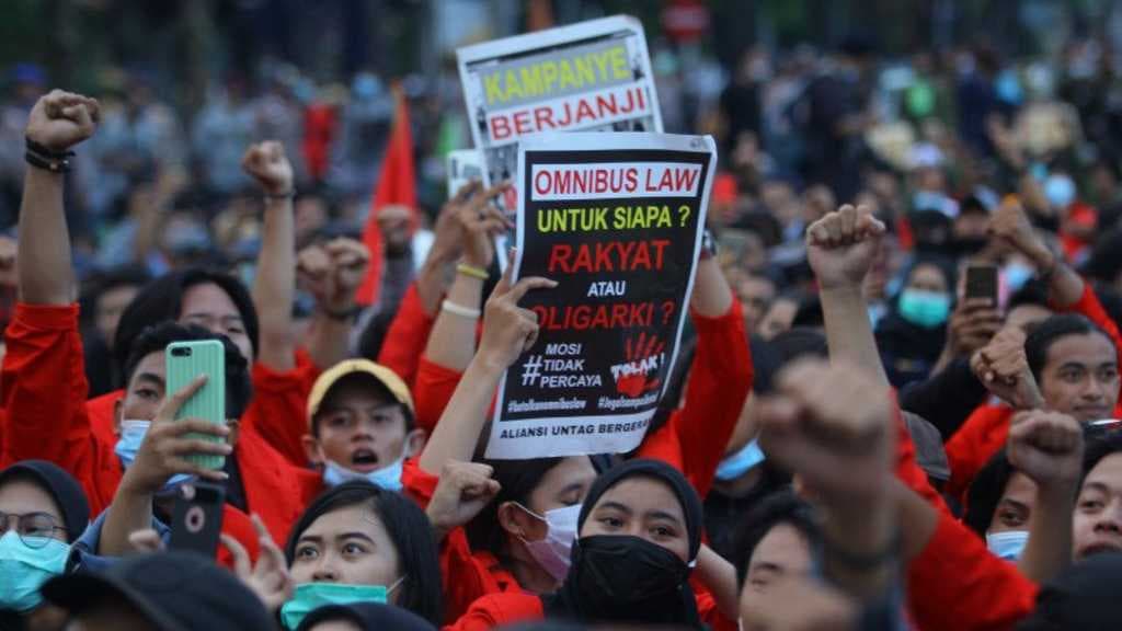 182 Pendemo di Surabaya yang Ditahan di Swab Test, Hasilnya...