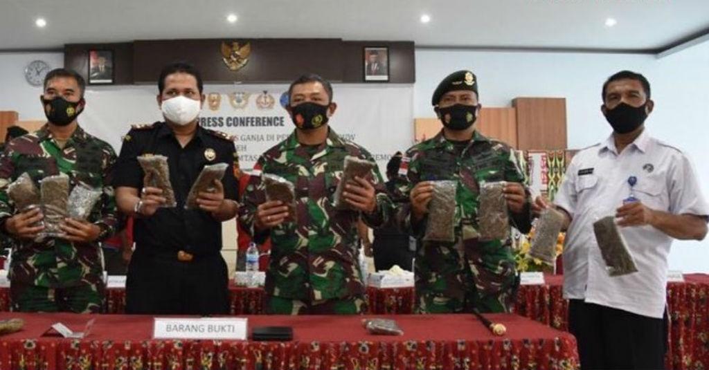 Sinergi Bea Cukai dan TNI Tangkap 4 Penyelundup 14 Kg Ganja