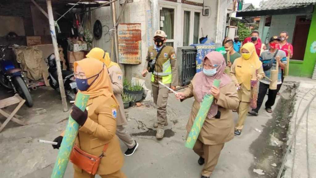 Kasus COVID-19 di Jakbar Menurun karena Ronda Keliling