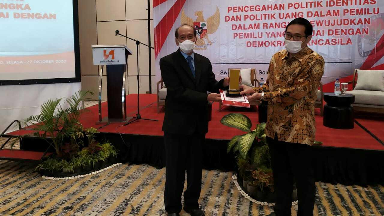 Bukan Hanya Korona, Pilkada Juga Dibayangi Politik Identitas