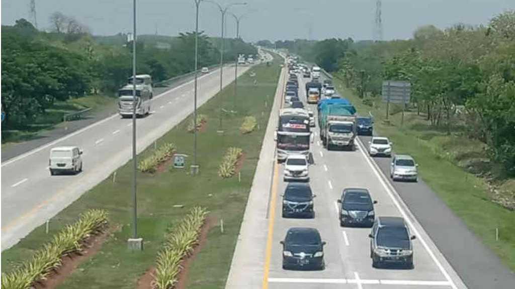 Hari Ini Puncak Arus Mudik Liburan Panjang di GT Palimanan