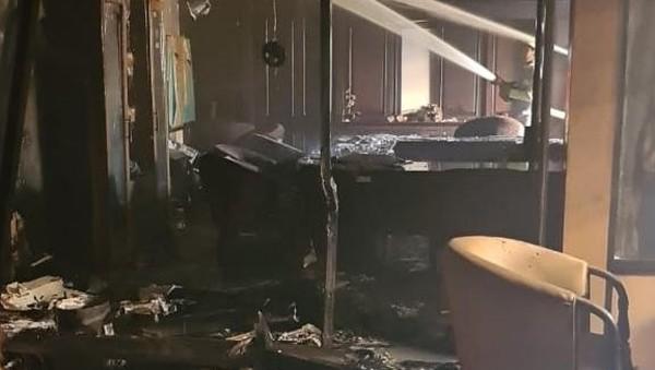 Gedung DPRD Kebakaran!