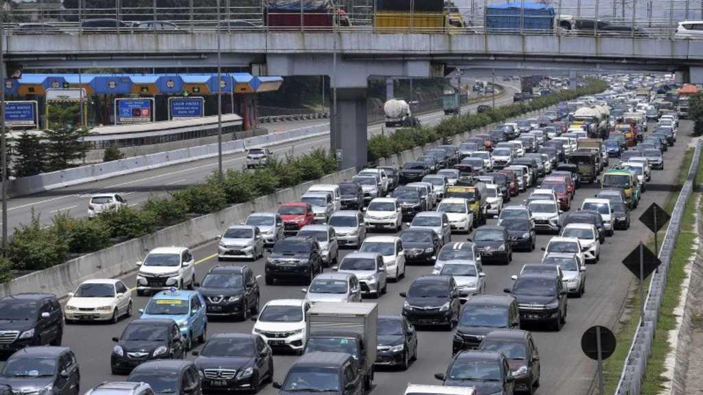 Tol Jagorawi ke Jakarta Macet di 'Hari Kejepit'
