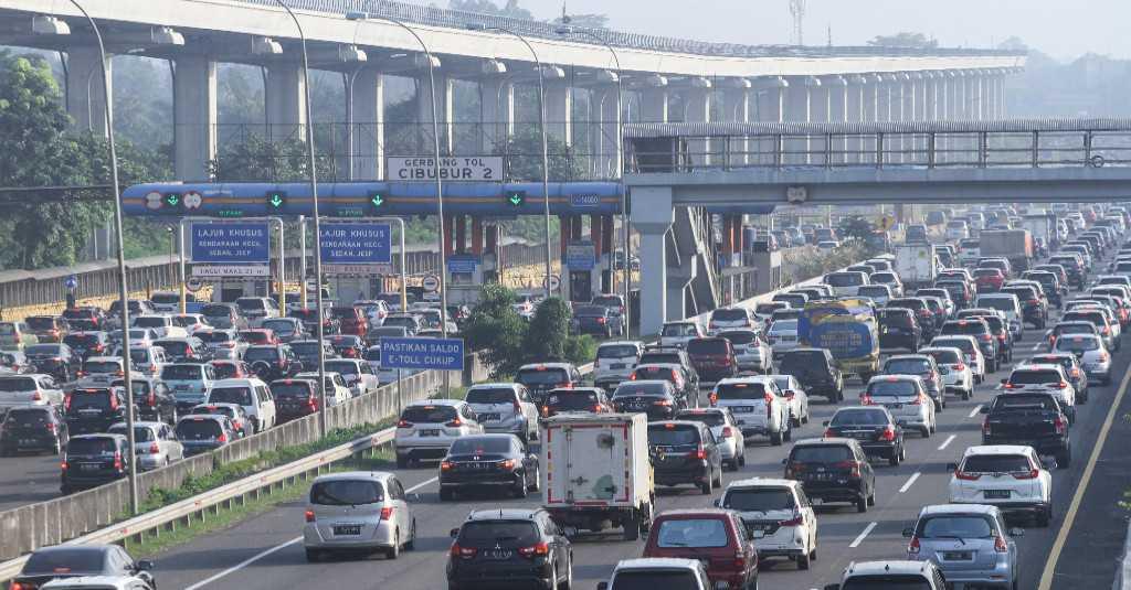 Tol Layang MBZ ke Cikampek Macet 9 Kilometer!