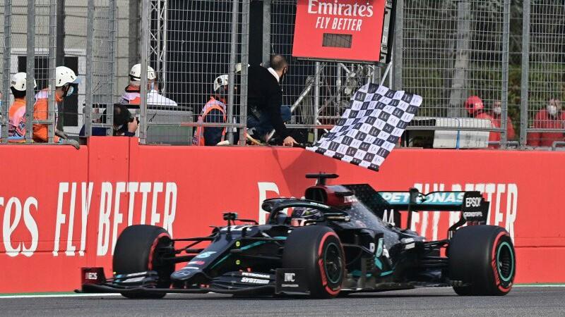 Hamilton Juara di Imola, Mercedes Kunci Gelar Konstuktor
