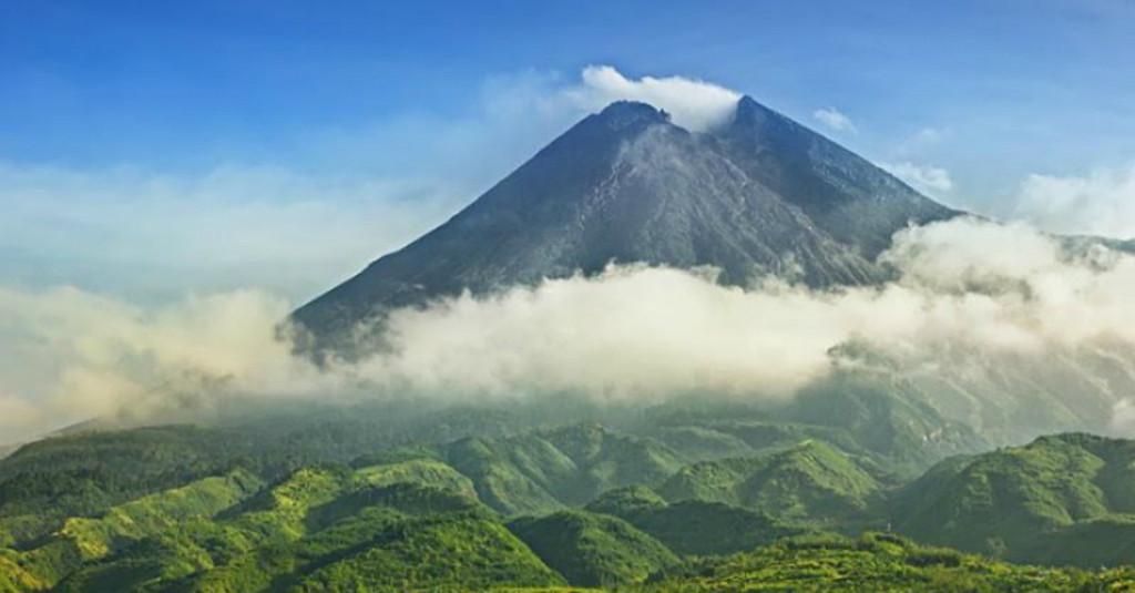 Gunung Merapi Alami 26 Kali Gempa Guguran