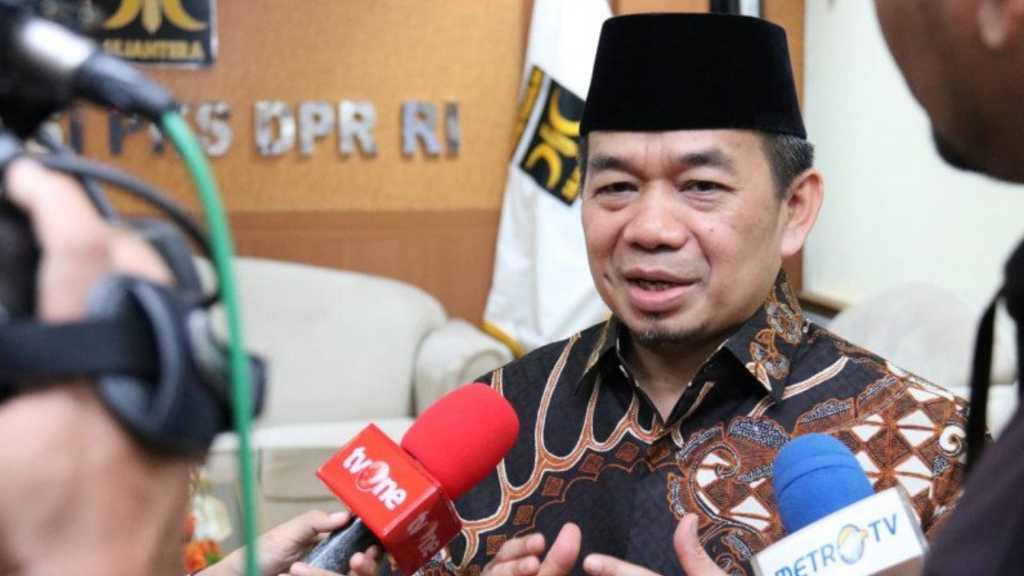 Jazuli Juwaini: Kegaduhan Bisa Selesai Jika Macron Gentle Minta Maaf