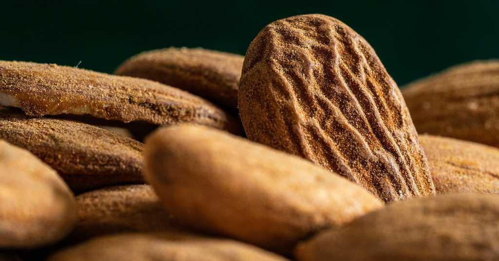 Cara Mengonsumsi Almond Lebih Baik Direndam atau Dimakan Mentah?