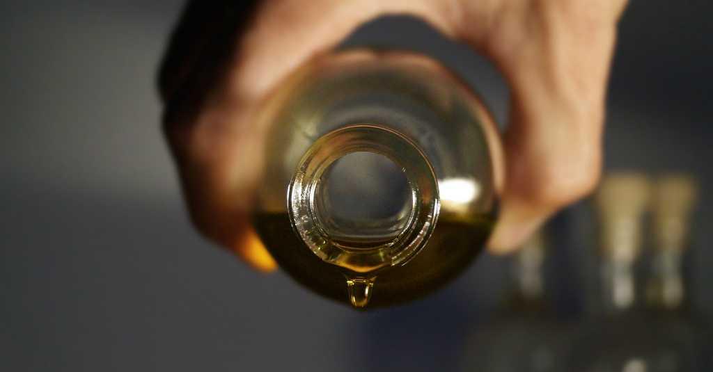 Manfaatkan Minyak Kelapa Sebagai Pengganti Perawatan di Salon