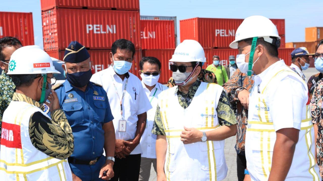 Mendes PDTT Abdul Halim Tinjau Program Tol Laut di Pelabuhan Bima